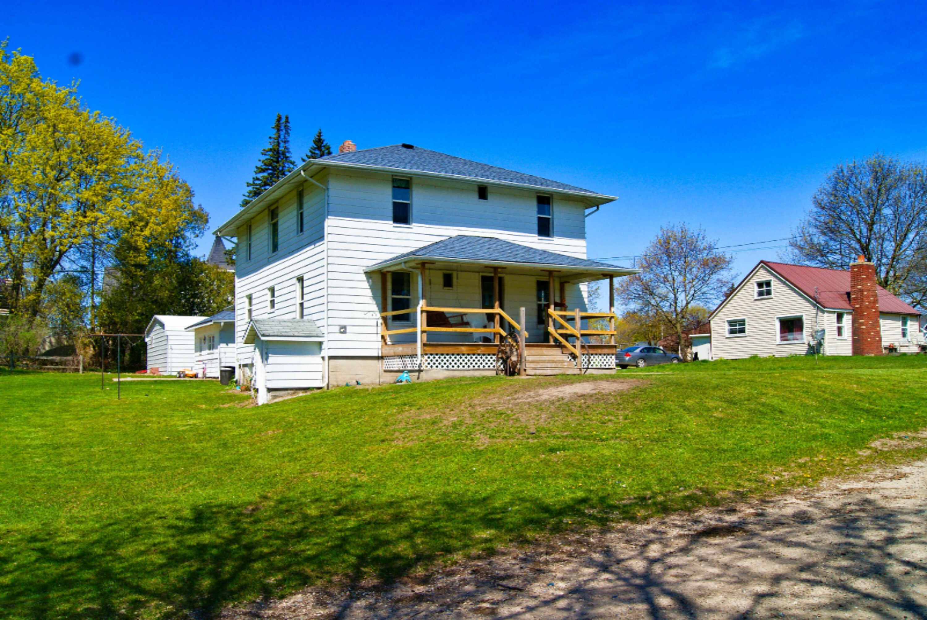 Property Photo: 302 S Fremont Street MI 49340
