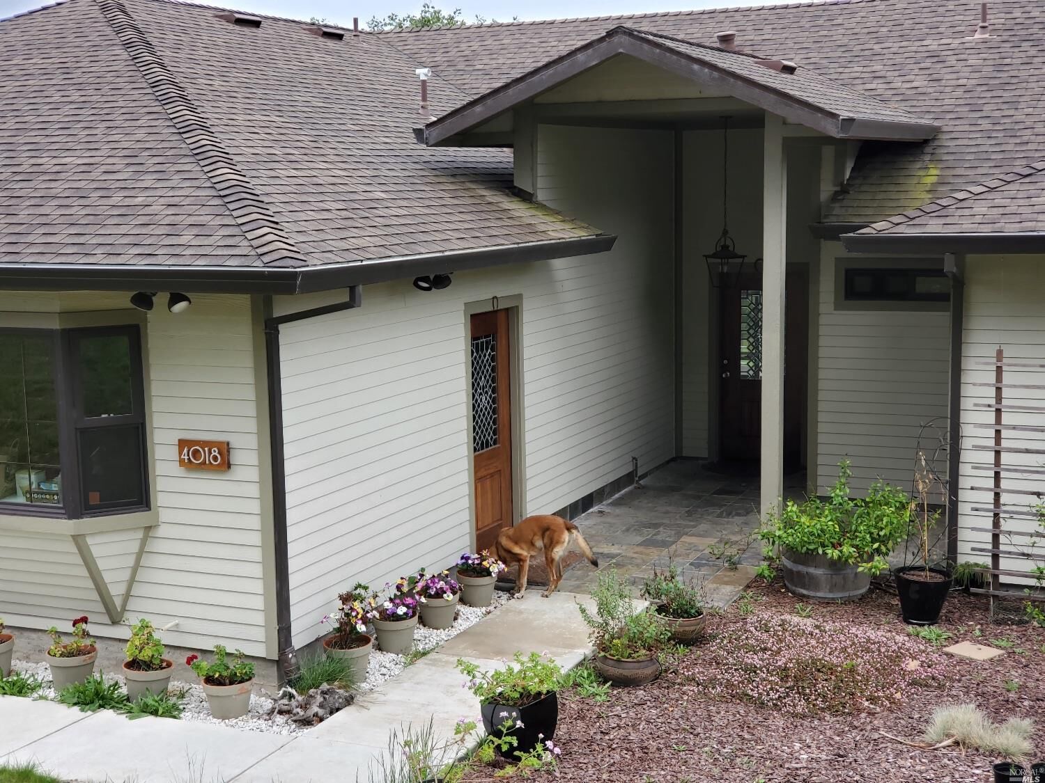 Property Photo:  