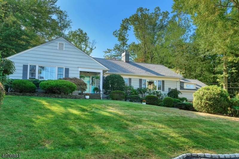 Property Photo:  13 Stonewood Pky  NJ 07044 