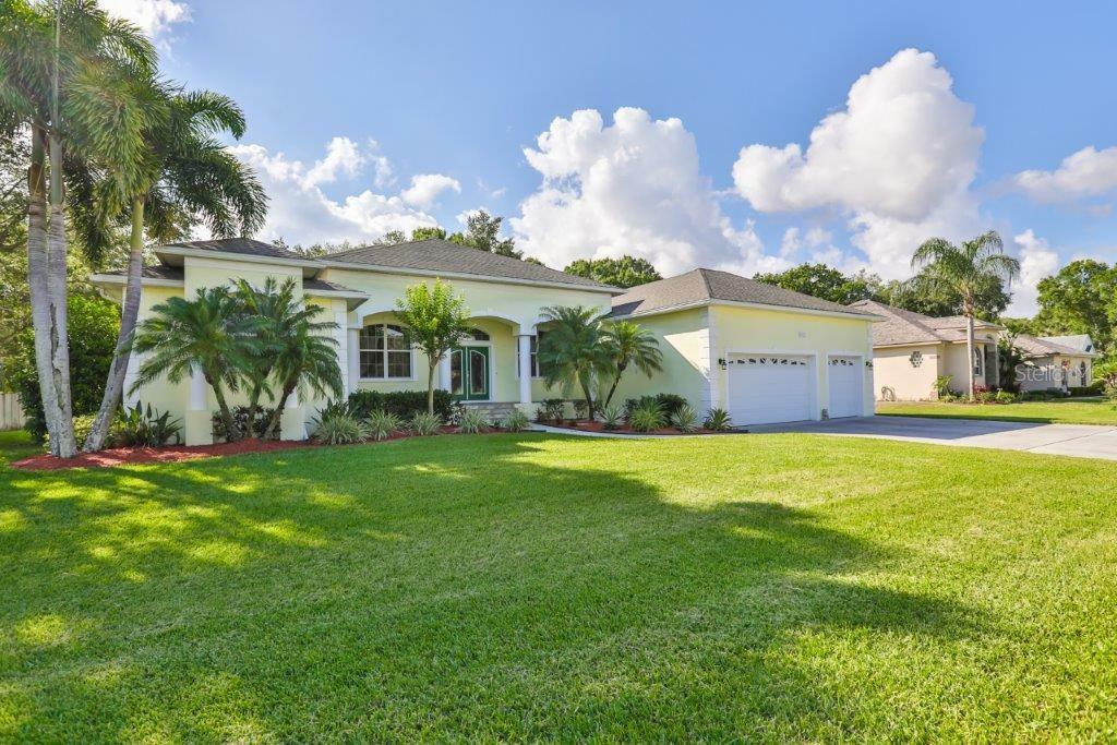 Property Photo:  417 Island Cay Way  FL 33572 