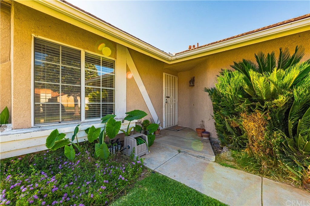 Property Photo:  27739 Avenida Halago  CA 92585 