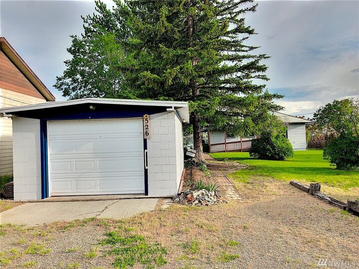 Property Photo: 526 E Dewberry WA 98841
