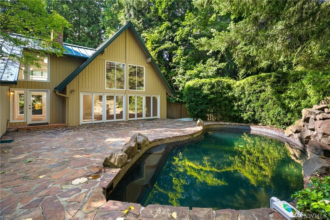 Property Photo: 11704 NE 30th Place WA 98005