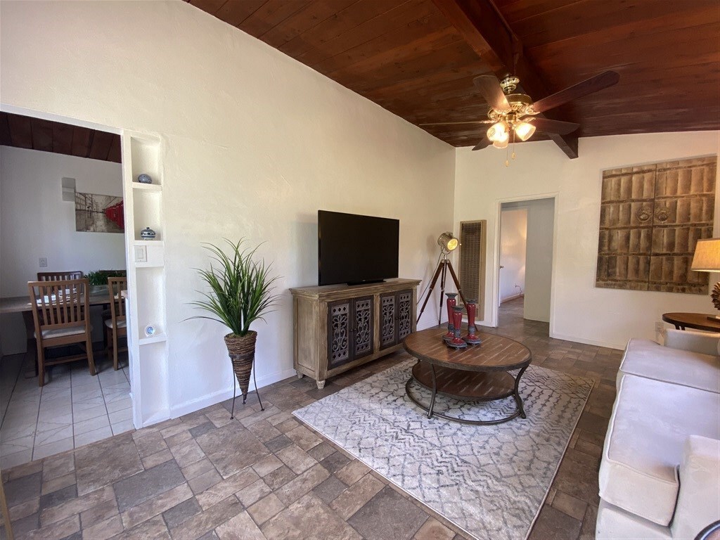 Property Photo: 1042-44 E 2nd CA 92025