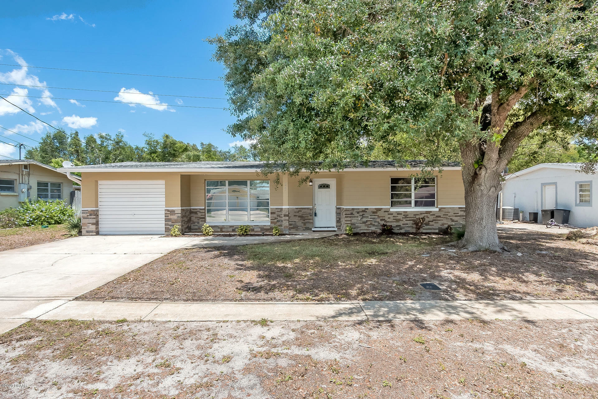 Property Photo:  325 Forest Hills Boulevard  FL 32174 