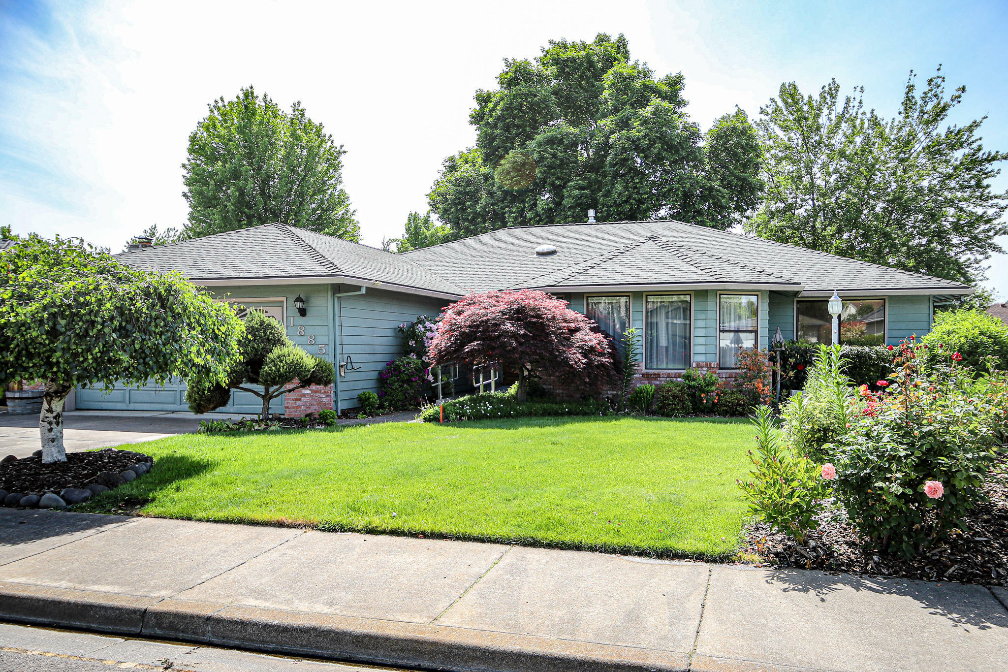 Property Photo: 1885 Bristol Drive OR 97504