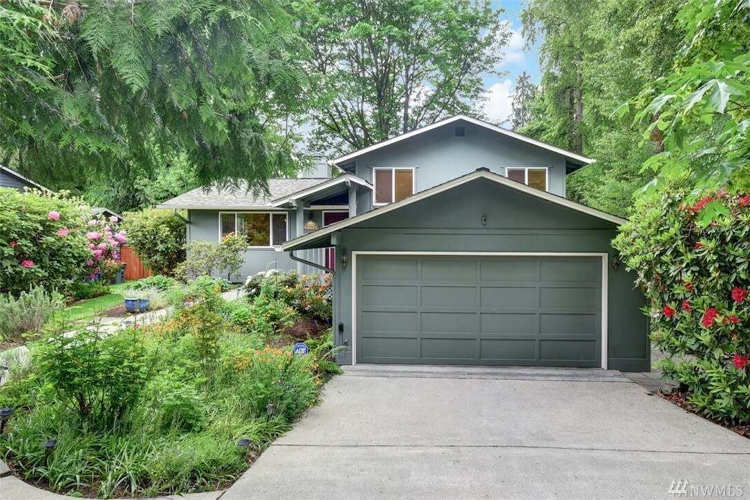 Property Photo:  19041 73rd Ave NE  WA 98028 