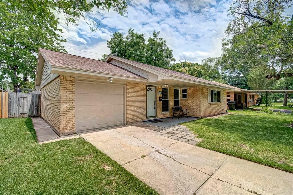 Property Photo: 5118 Libbey Lane TX 77092