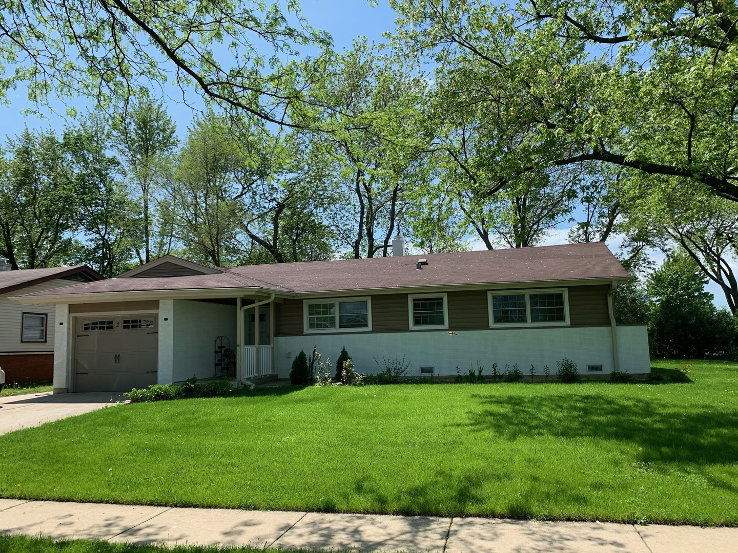 Property Photo:  2 Wildwood Road  IL 60007 