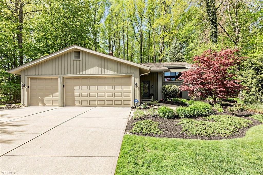Property Photo: 5842 Tanager Court OH 44060