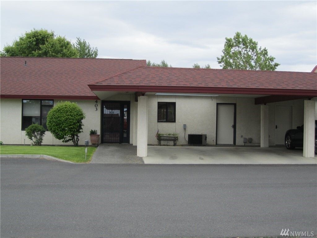 Property Photo: 1306 Rd F.8 NE 403 WA 98837