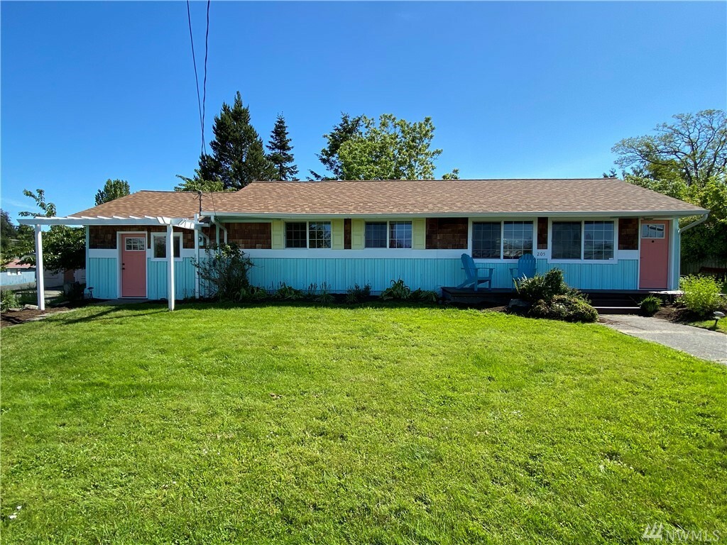 Property Photo: 205 NE 7th St WA 98239