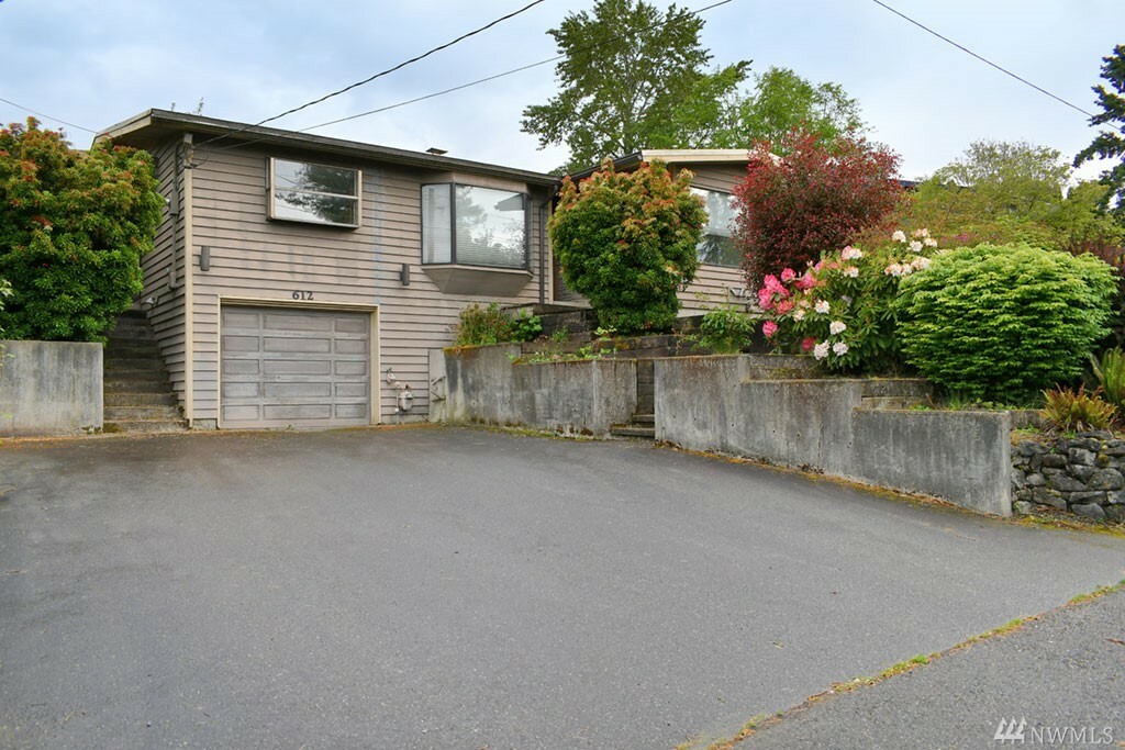 Property Photo:  612 17th Ave SW  WA 98371 