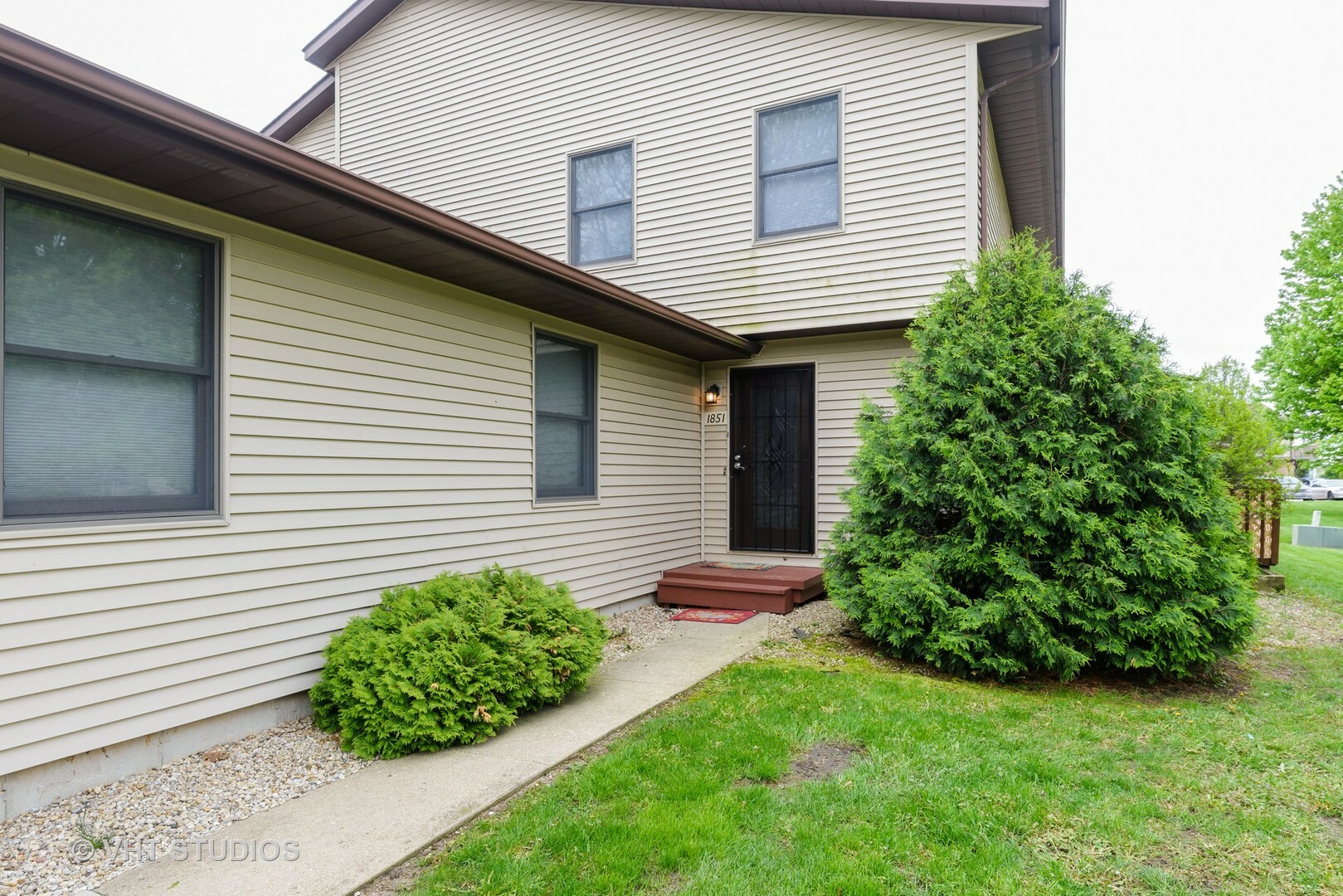 Property Photo:  1851 Kerrybrook Court  IL 60178 