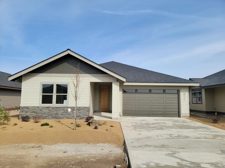 2703 NW 25th Street  Redmond OR 97756 photo