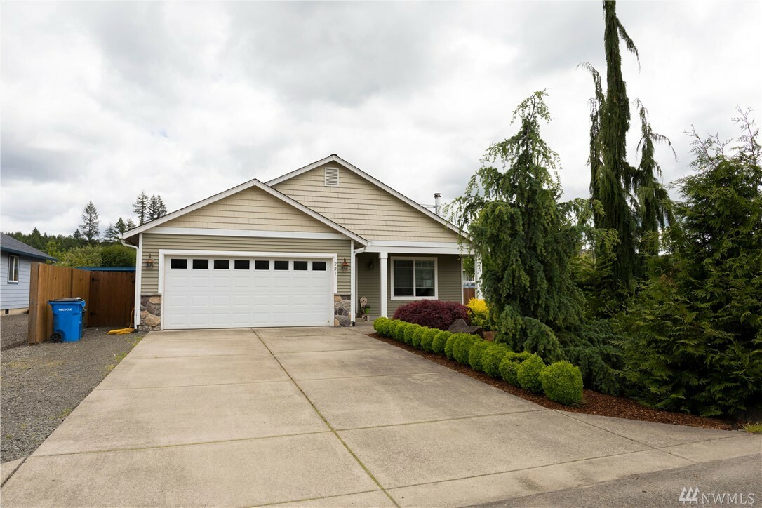 Property Photo:  221 S Spruce Ave  WA 98675 