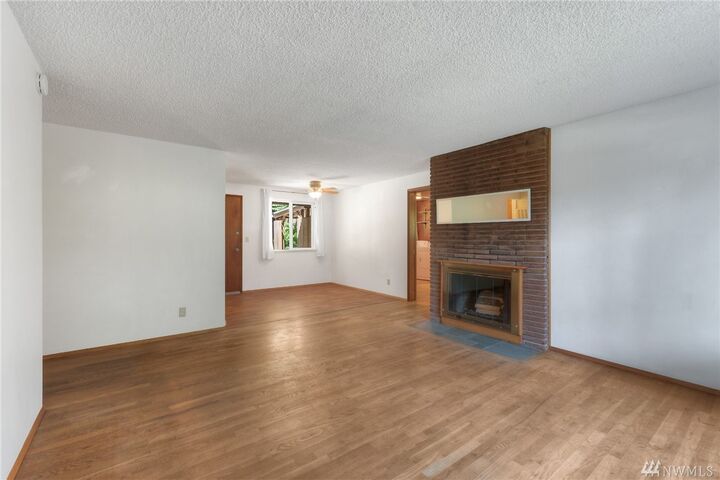 Property Photo: 16017 11th Avenue NE WA 98155