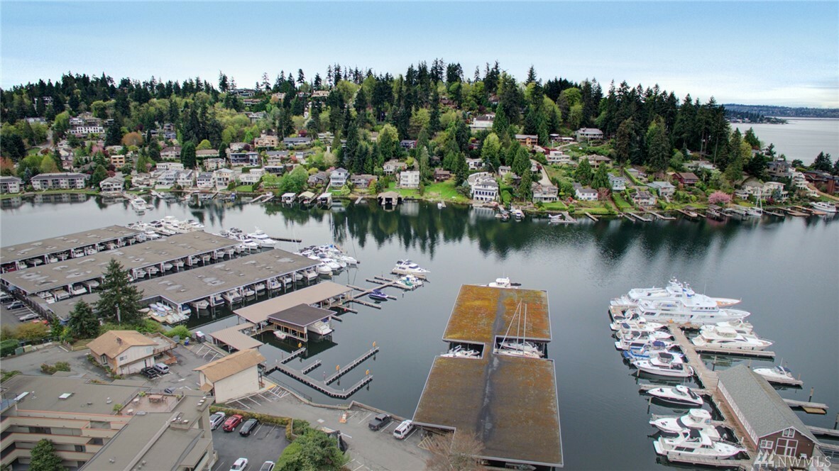 Property Photo:  9921 Lake Washington Blvd NE  WA 98004 