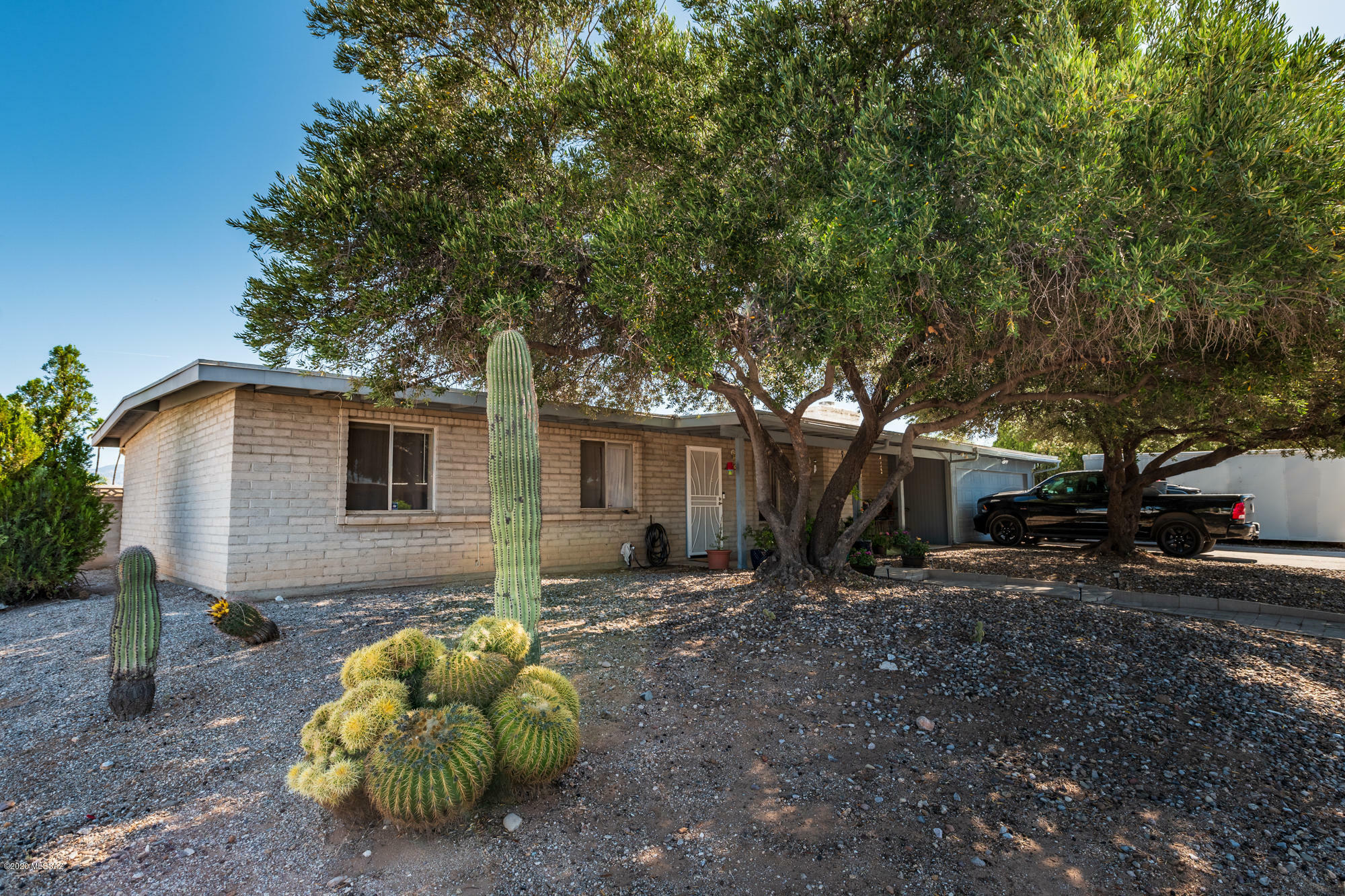 Property Photo:  7401 E Victoria Drive  AZ 85730 