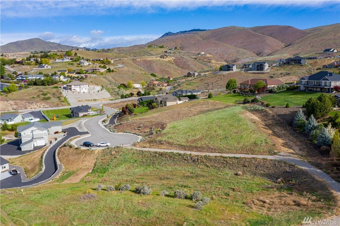 Property Photo:  112 Elizabeth Ct  WA 98801 