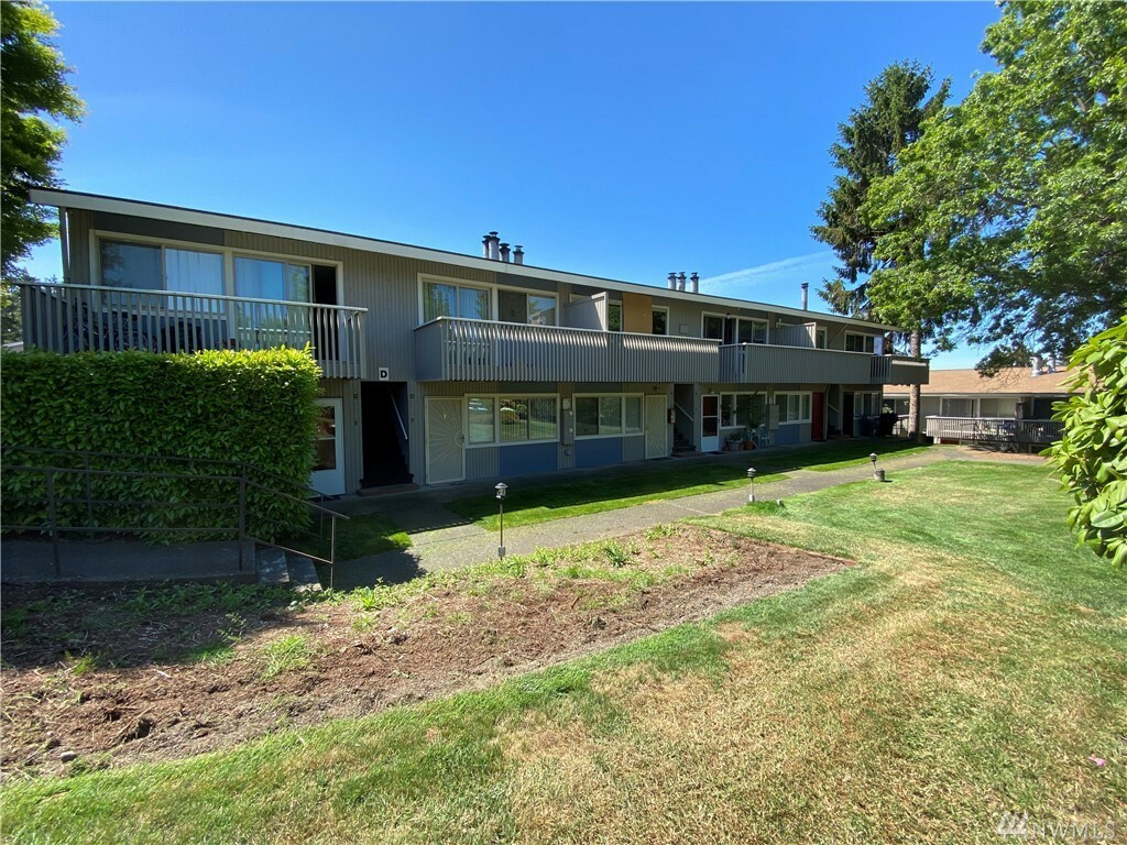 Property Photo: 9623 S 248th St D7 WA 98030