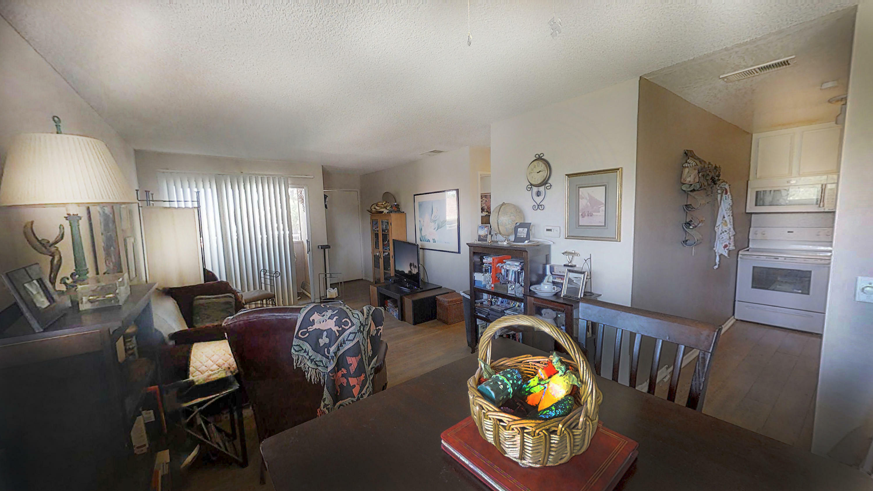 Property Photo:  470 N Villa Court 216  CA 92262 