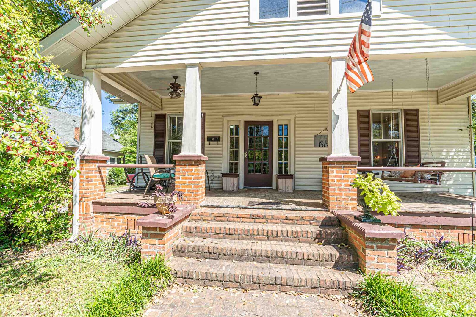 Property Photo: 204 South Laurel Avenue GA 30642