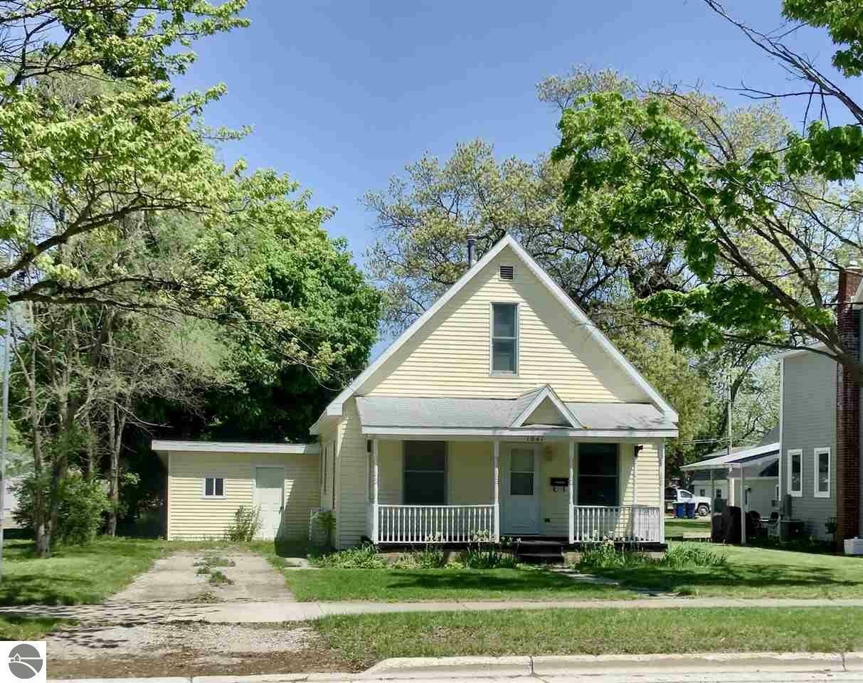 Property Photo:  1041 Walnut Drive  MI 49686 