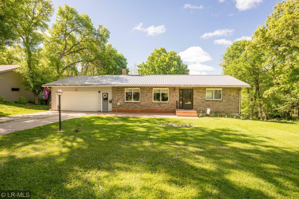 Property Photo: 922 E Highland Avenue MN 56537