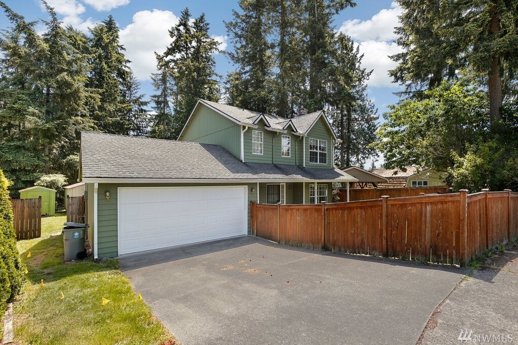 Property Photo: 25916 184th Park SE WA 98042