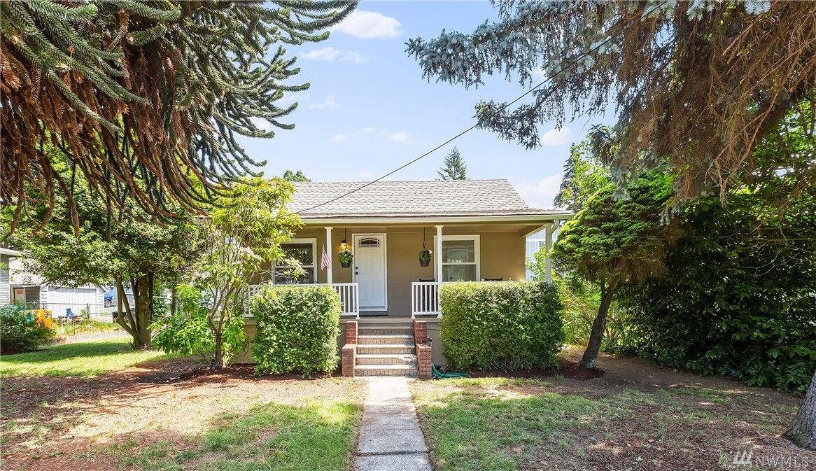 Property Photo: 114 Rainier Avenue WA 98312
