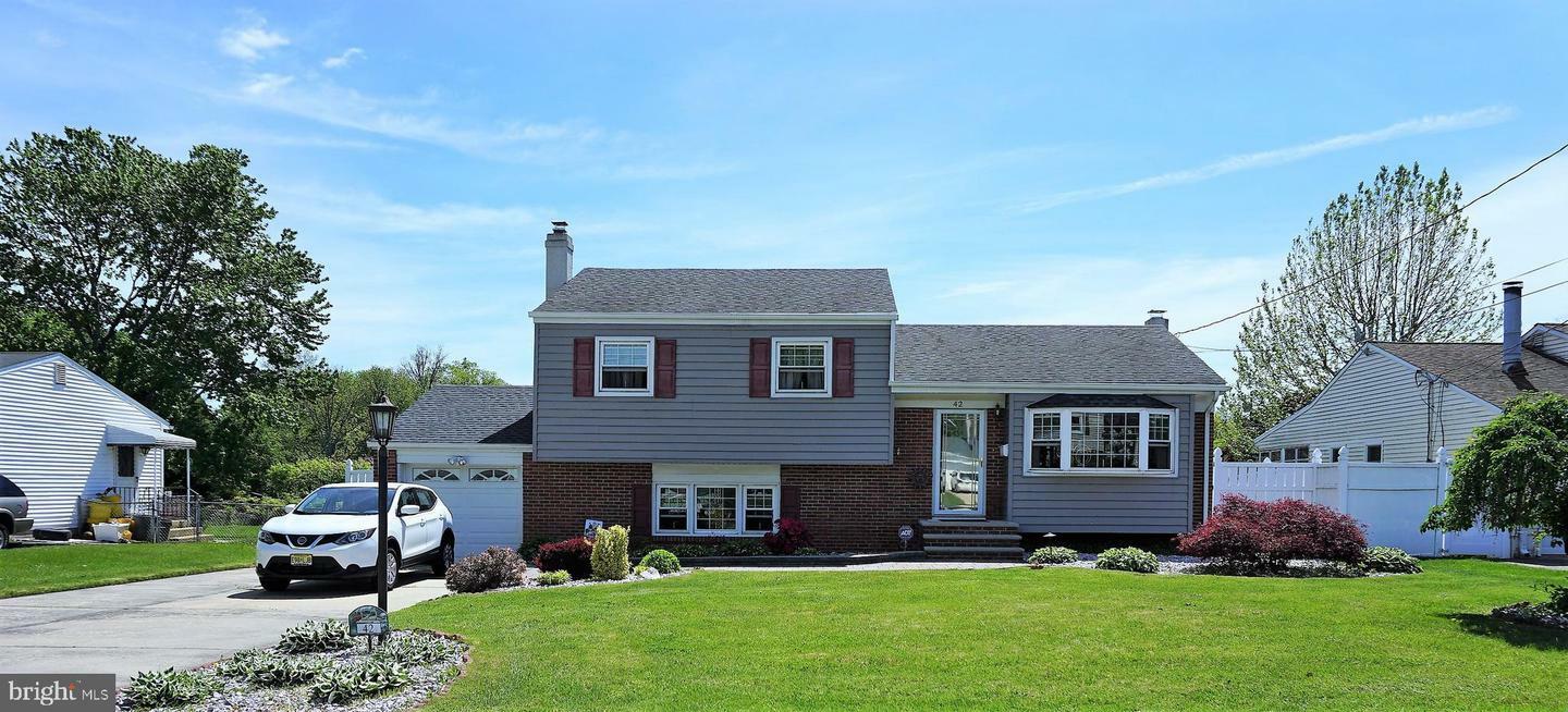 Property Photo:  42 Hempstead Road  NJ 08610 