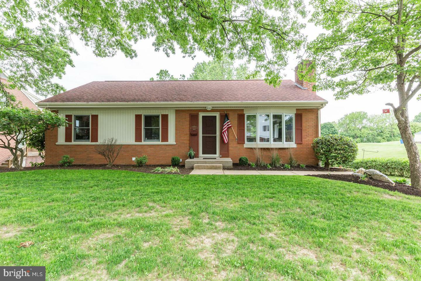 Property Photo: 110 E Charlotte Street PA 17551