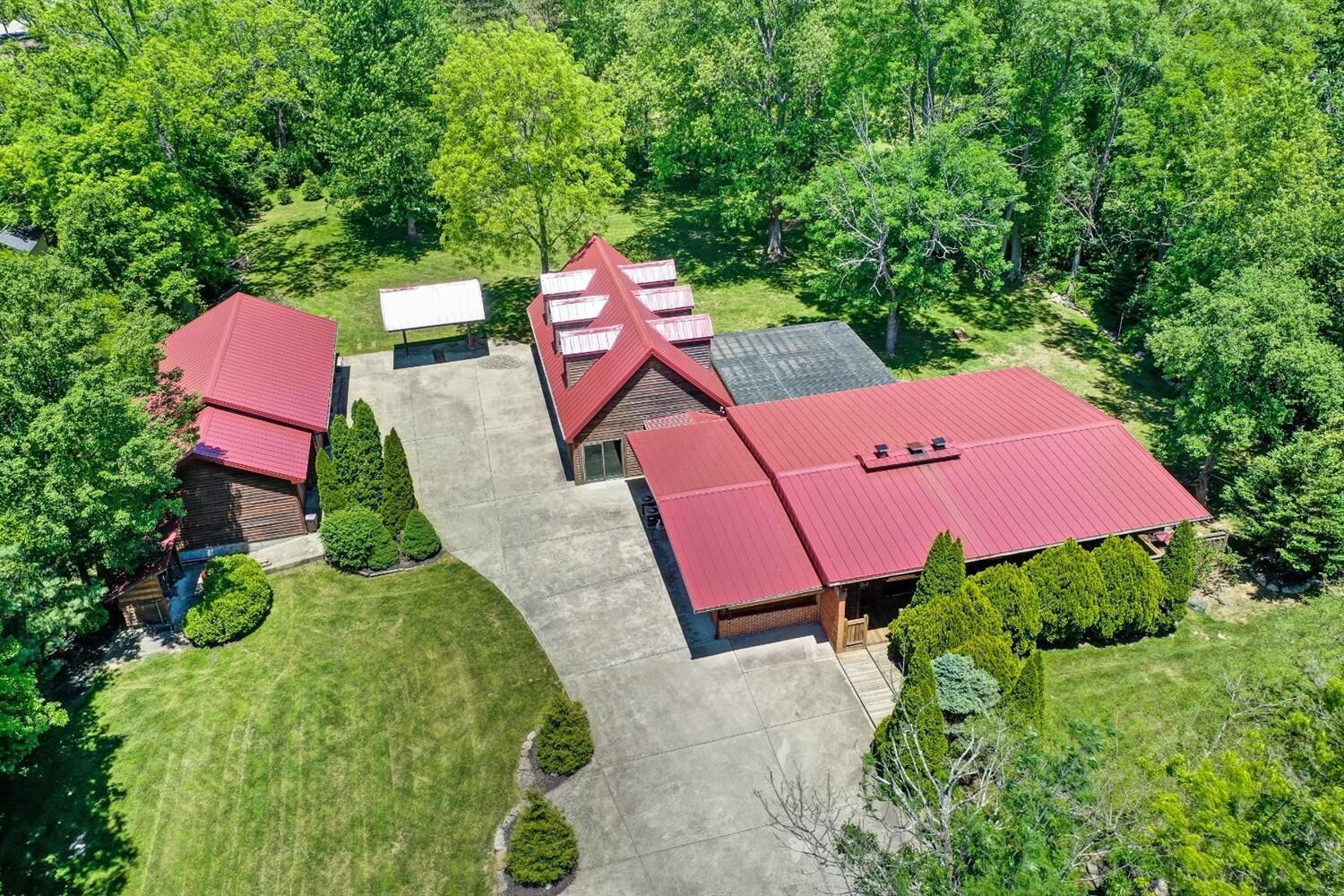 Property Photo: 1606 W Loveland Ave OH 45140