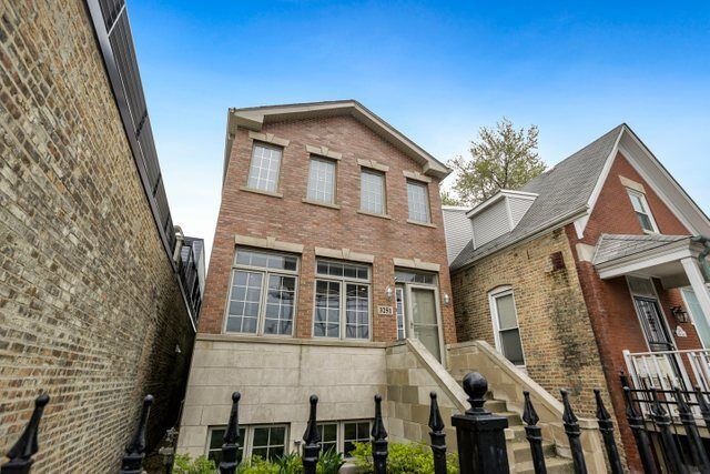 Property Photo: 3251 N Kedzie Avenue IL 60618