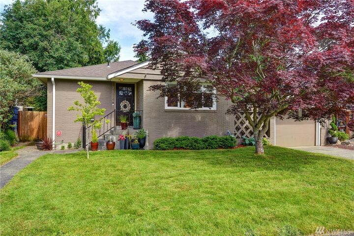 Property Photo: 7914 32nd Avenue SW WA 98126