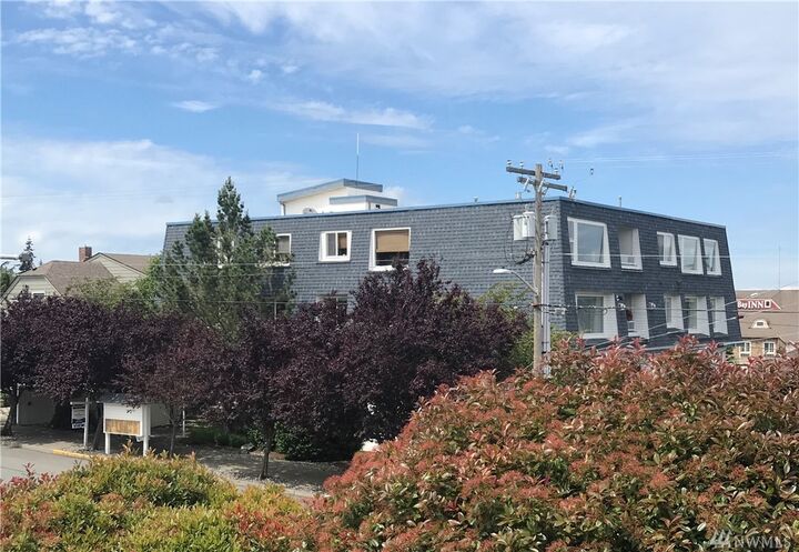 Property Photo: 910 34th Street 203 WA 98221