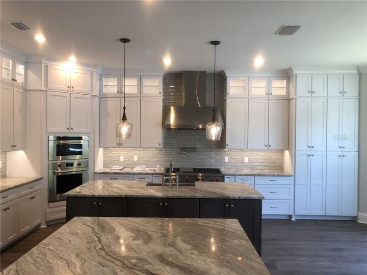 Property Photo:  3911 W Mullen Avenue  FL 33609 