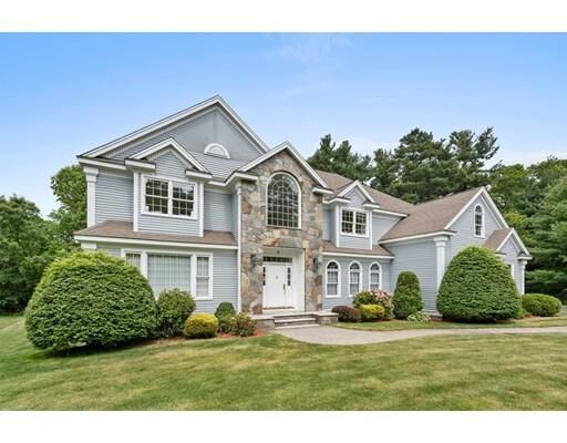 Property Photo:  8 Hitchcock Farm  MA 01810 