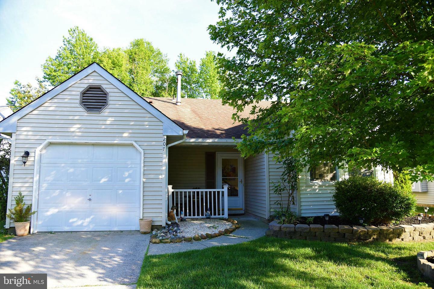 Property Photo:  207 Mohican Lane  NJ 08087 