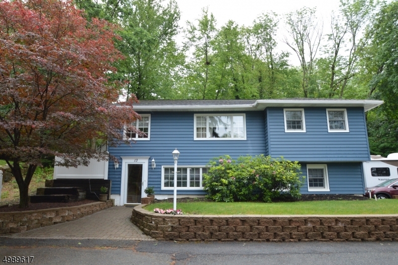 Property Photo:  13 Bell Ct  NJ 07850 