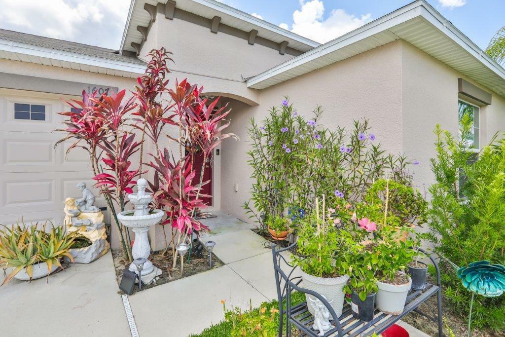 Property Photo:  1607 Climbing Dayflower Drive  FL 33570 