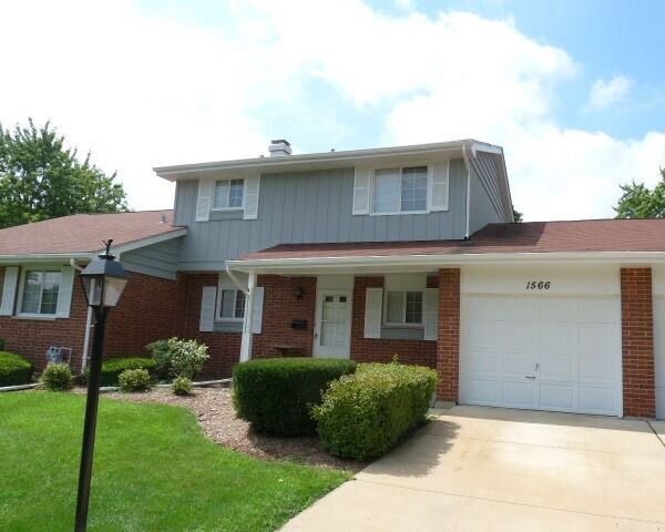 Property Photo: 1566 Dundee Drive IL 60189