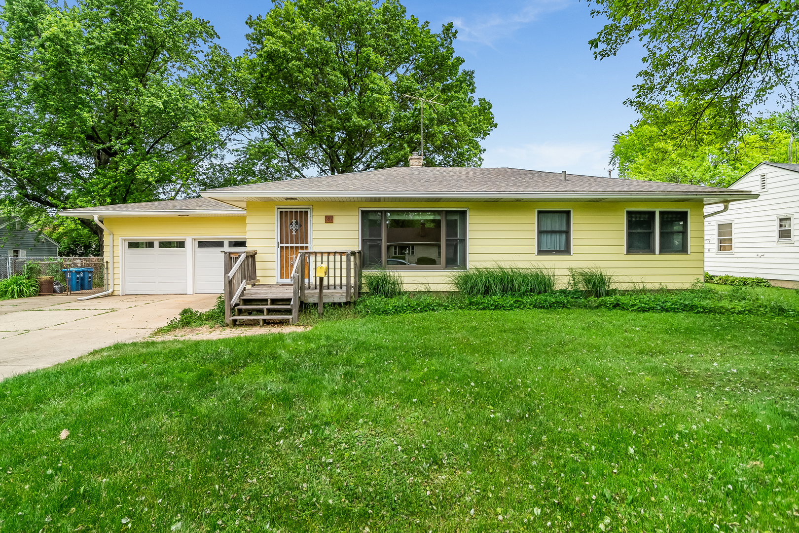 Property Photo:  387 Lakelawn Boulevard  IL 60506 