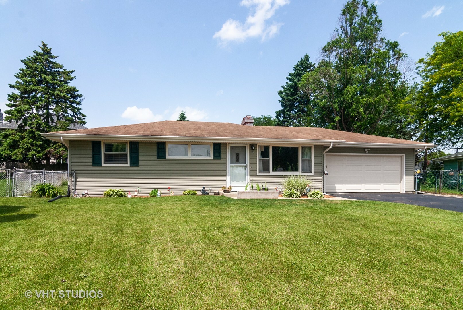 Property Photo:  18 Bunker Hill Avenue  IL 60177 