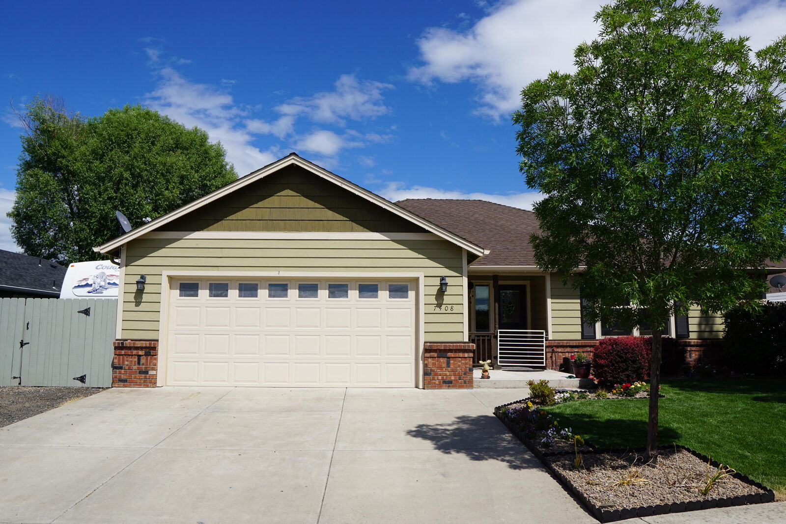 Property Photo: 7408 Woodlake Drive OR 97503