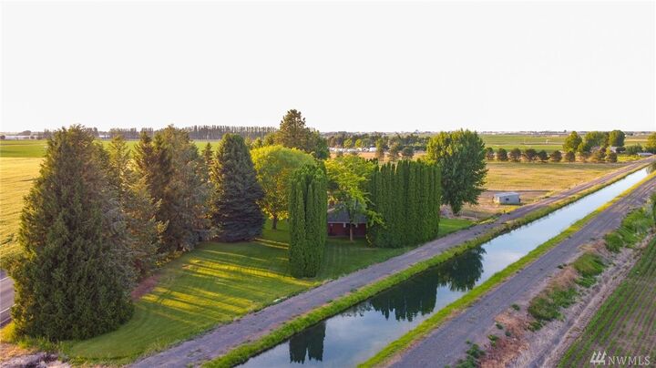 Property Photo: 1645 Road M SE WA 98837