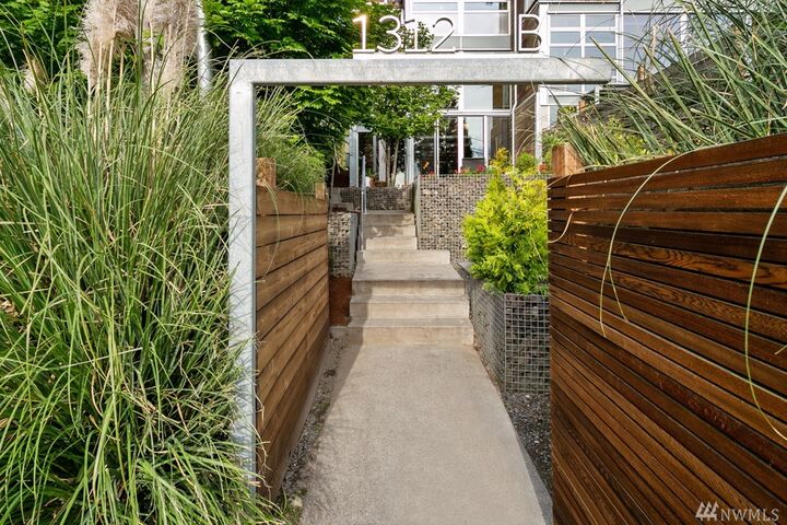 Property Photo:  1312 B  Lakeview Boulevard E  WA 98102 