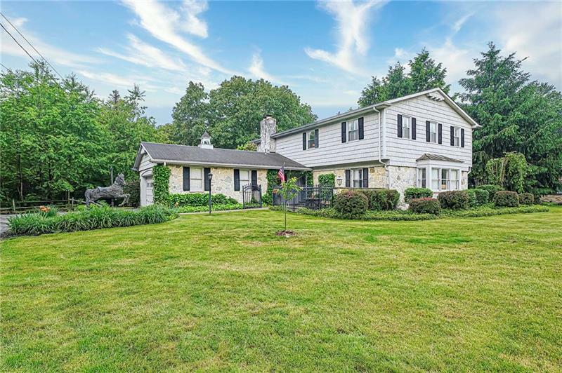Property Photo: 28 Saint Andrews Dr PA 15010