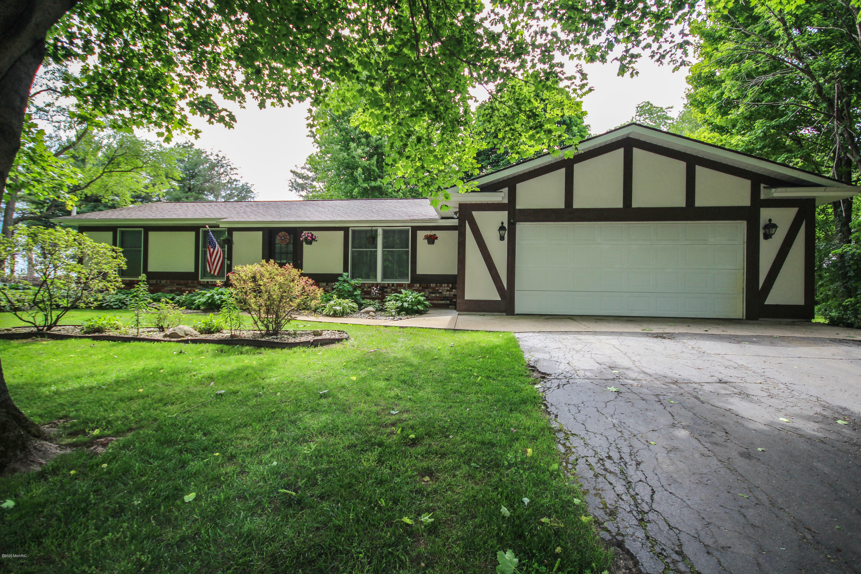 Property Photo:  16468 Prairie Brook  MI 49087 